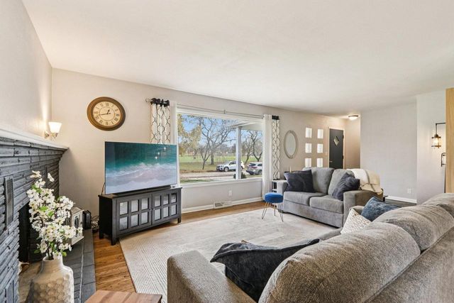 2605 S 82nd STREET, West Allis, WI 53219