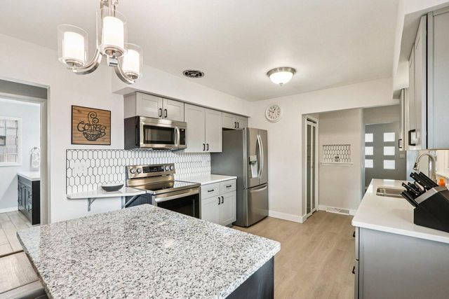 2605 S 82nd STREET, West Allis, WI 53219