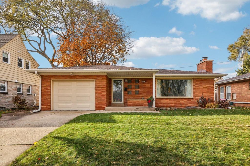 2605 S 82nd STREET, West Allis, WI 53219