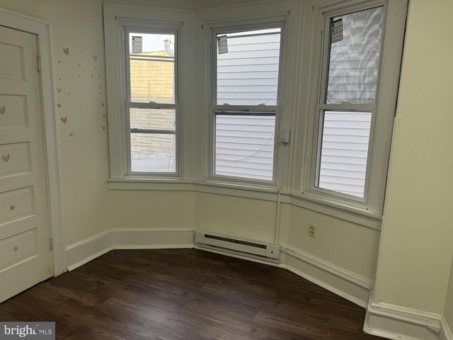 27 E OAK ST, Shenandoah, PA 17976