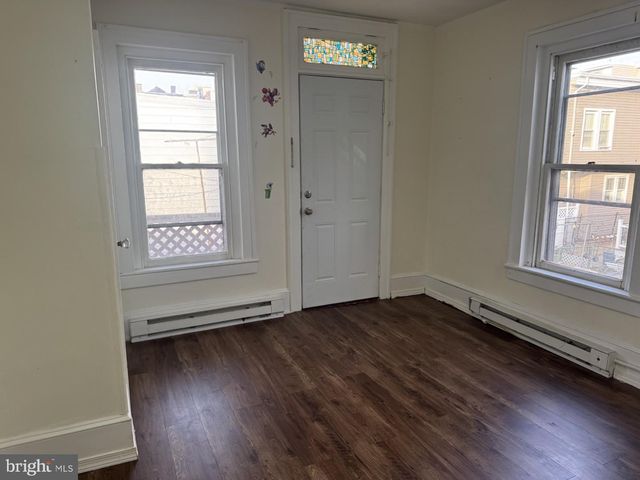 27 E OAK ST, Shenandoah, PA 17976