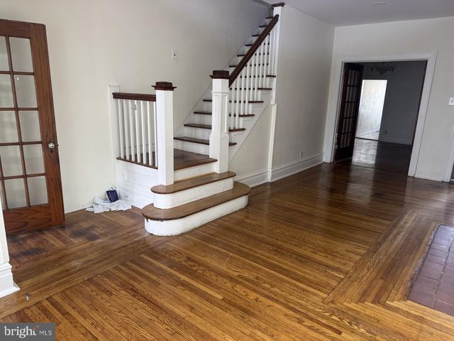 27 E OAK ST, Shenandoah, PA 17976