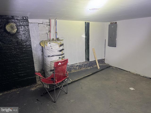 27 E OAK ST, Shenandoah, PA 17976