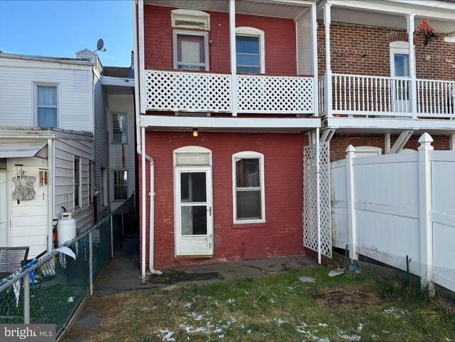 27 E OAK ST, Shenandoah, PA 17976