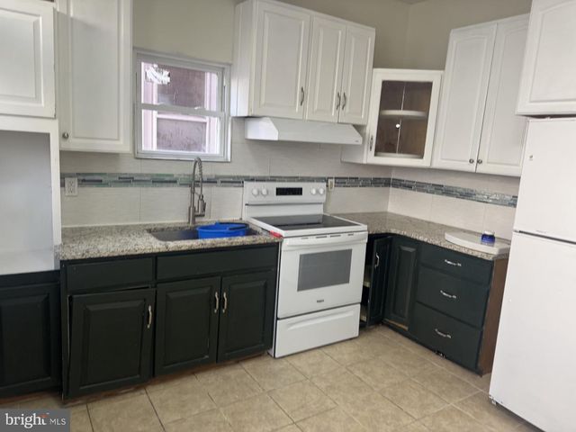 27 E OAK ST, Shenandoah, PA 17976