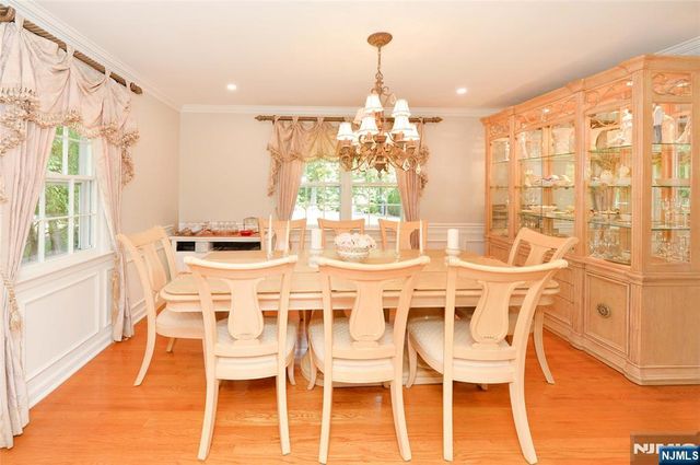 529 Covington Place, Wyckoff, NJ 07481