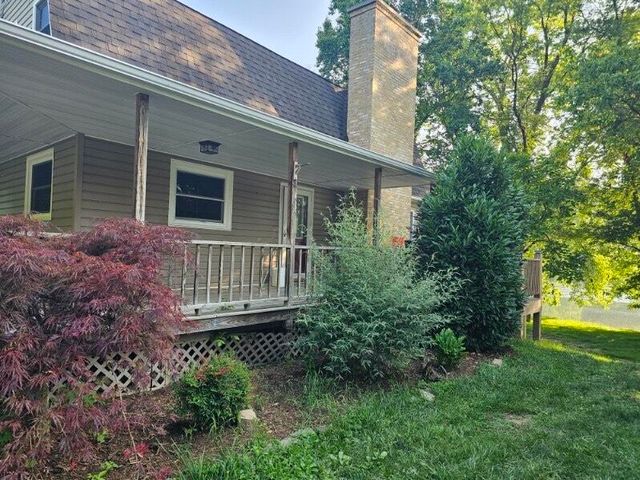 7176 Depot RD, Belspring, VA 24058