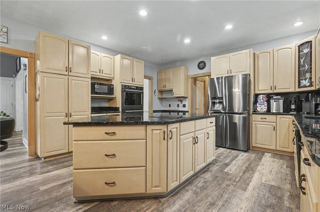 170 Oak Tree Drive, Canfield, OH 44406