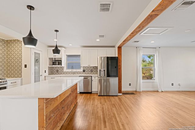 1103 N Olive, San Antonio, TX 78202