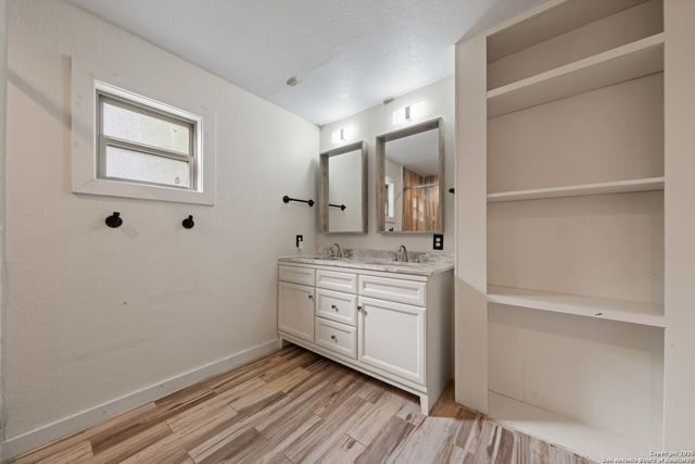 1103 N Olive, San Antonio, TX 78202