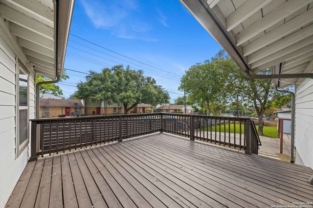 1103 N Olive, San Antonio, TX 78202