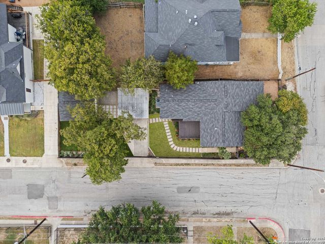 1103 N Olive, San Antonio, TX 78202