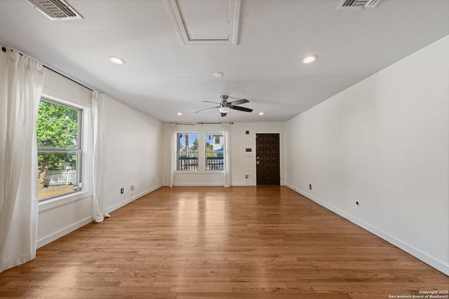 1103 N Olive, San Antonio, TX 78202