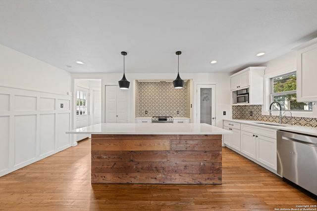 1103 N Olive, San Antonio, TX 78202