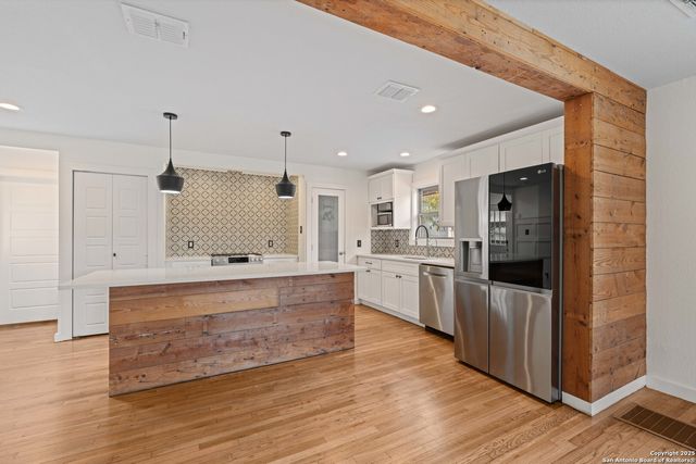 1103 N Olive, San Antonio, TX 78202