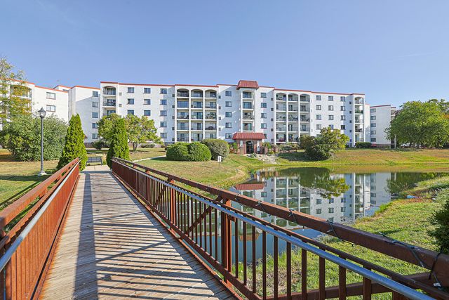 375 Plum Creek Drive 501, Wheeling, IL 60090