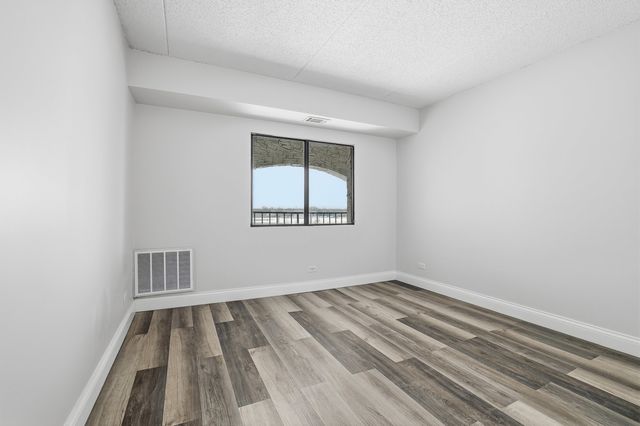 375 Plum Creek Drive 501, Wheeling, IL 60090