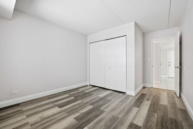 375 Plum Creek Drive 501, Wheeling, IL 60090