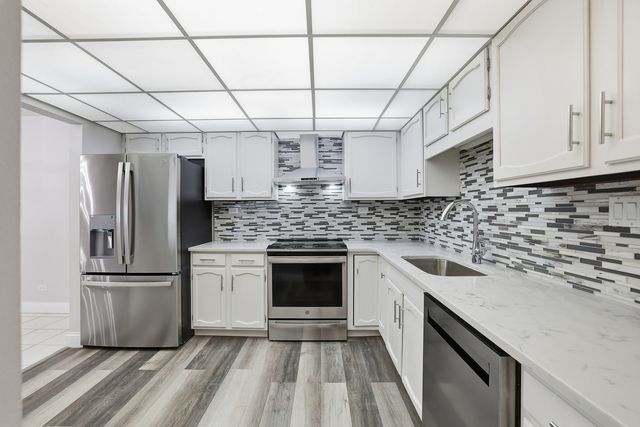 375 Plum Creek Drive 501, Wheeling, IL 60090