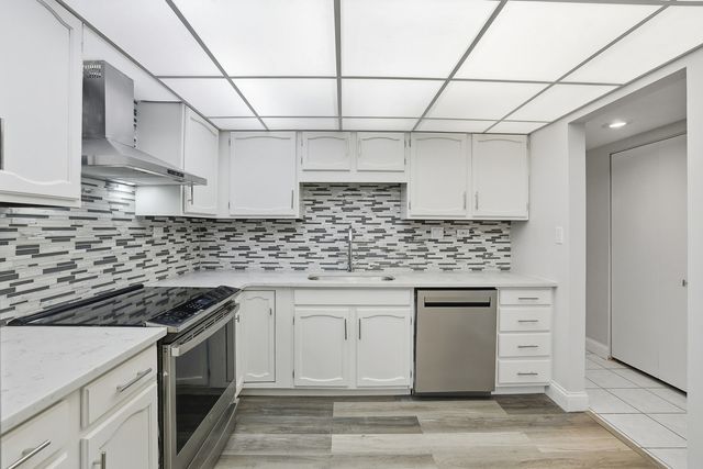 375 Plum Creek Drive 501, Wheeling, IL 60090