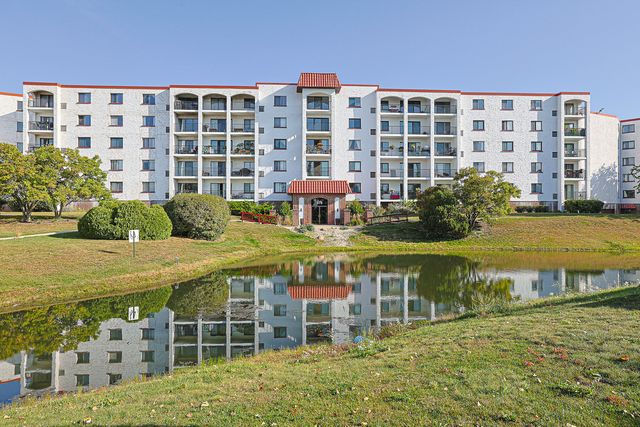 375 Plum Creek Drive 501, Wheeling, IL 60090