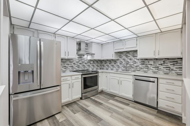 375 Plum Creek Drive 501, Wheeling, IL 60090