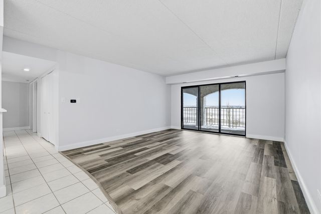 375 Plum Creek Drive 501, Wheeling, IL 60090