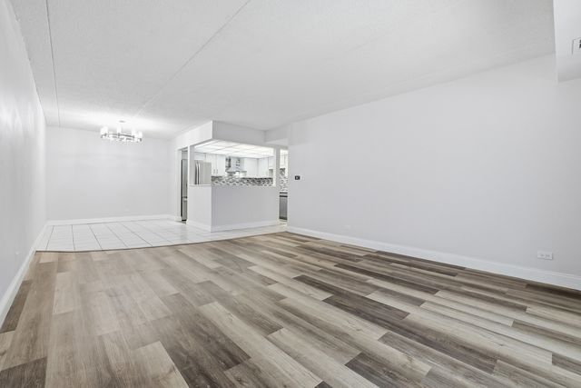 375 Plum Creek Drive 501, Wheeling, IL 60090