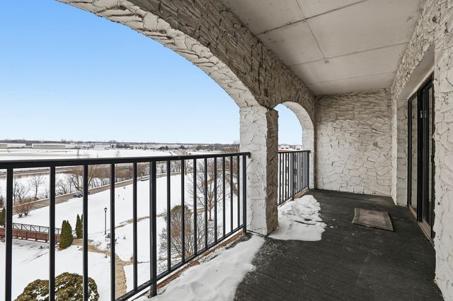 375 Plum Creek Drive 501, Wheeling, IL 60090