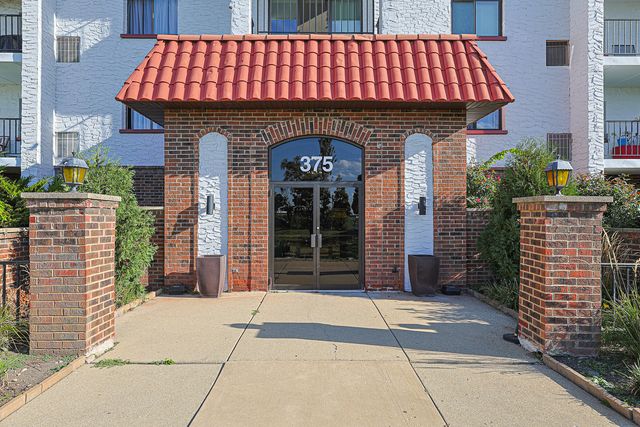 375 Plum Creek Drive 501, Wheeling, IL 60090