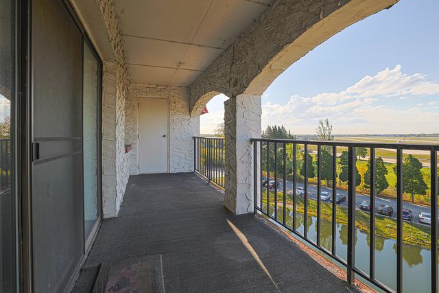 375 Plum Creek Drive 501, Wheeling, IL 60090