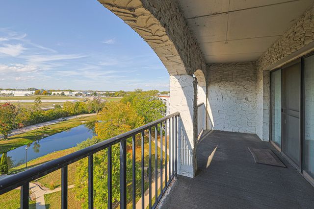 375 Plum Creek Drive 501, Wheeling, IL 60090