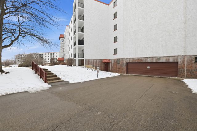 375 Plum Creek Drive 501, Wheeling, IL 60090