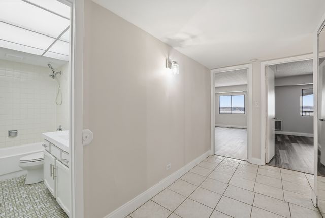 375 Plum Creek Drive 501, Wheeling, IL 60090