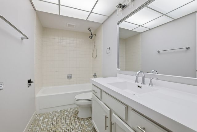 375 Plum Creek Drive 501, Wheeling, IL 60090