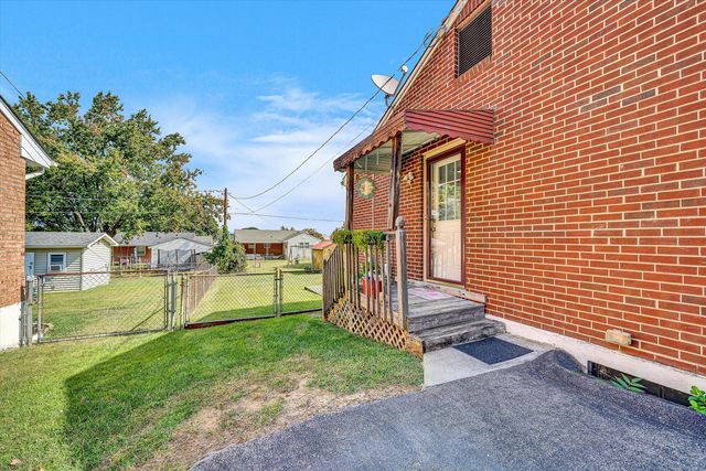 1423 Haydon ST, Salem, VA 24153