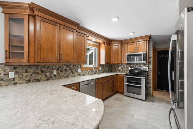 4124 SE 23RD Street, Des Moines, IA 50320