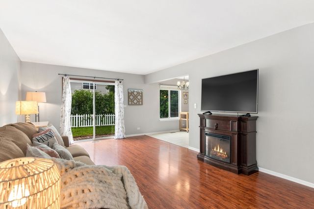 6411 Parksleg Court, Lisle, IL 60532