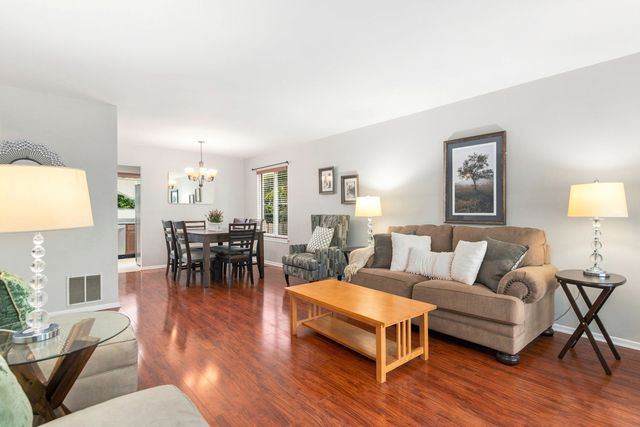 6411 Parksleg Court, Lisle, IL 60532
