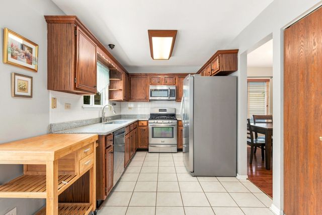 6411 Parksleg Court, Lisle, IL 60532