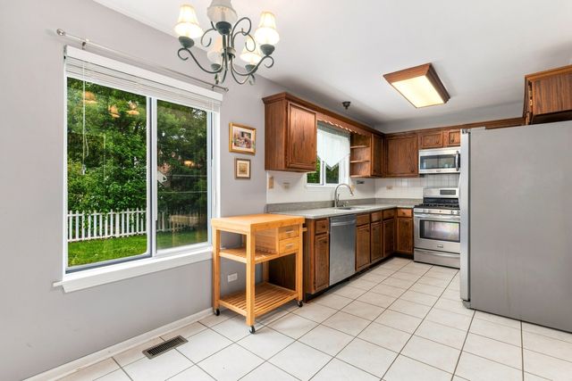 6411 Parksleg Court, Lisle, IL 60532