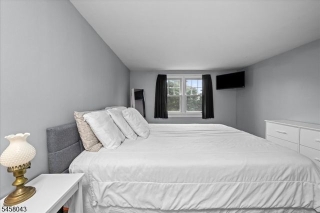 7 Ridgewood Rd, Franklin Boro, NJ 07416