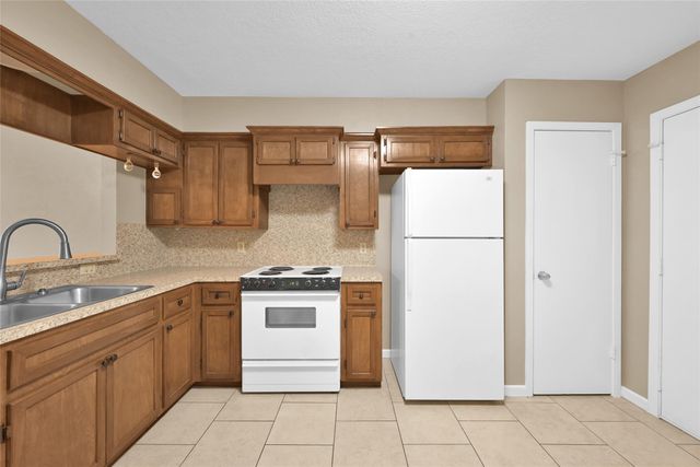1605 Hazelwood Street A, Conroe, TX 77301