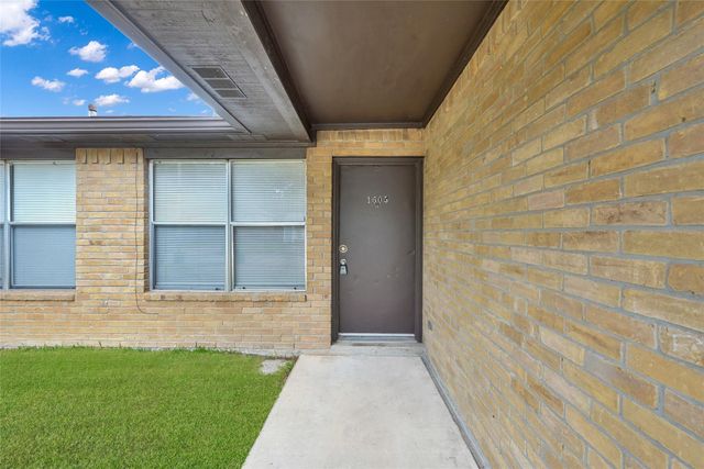 1605 Hazelwood Street A, Conroe, TX 77301
