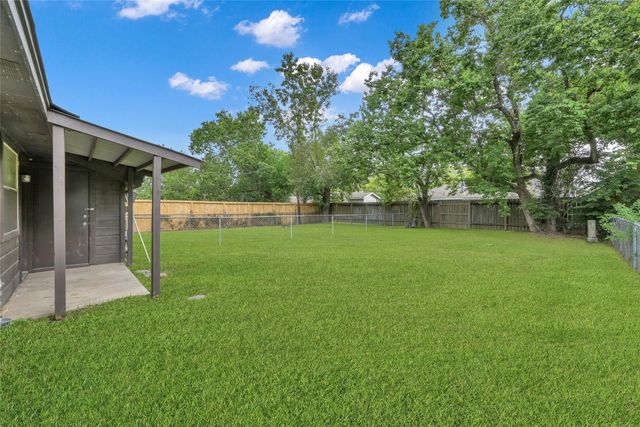 1605 Hazelwood Street A, Conroe, TX 77301