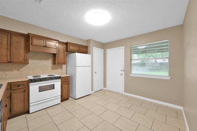 1605 Hazelwood Street A, Conroe, TX 77301