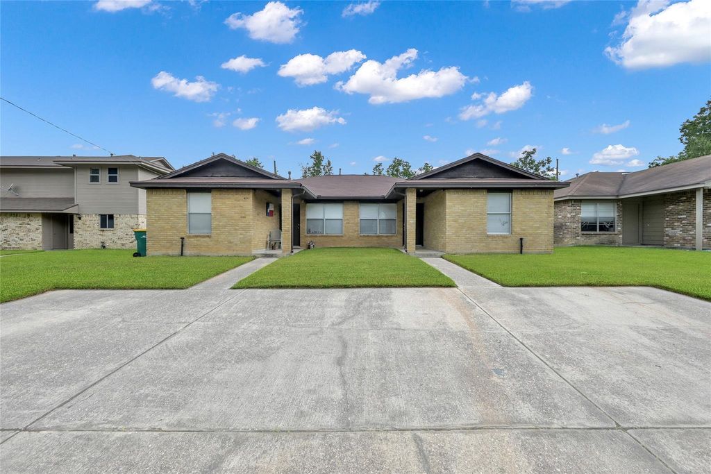 1605 Hazelwood Street A, Conroe, TX 77301