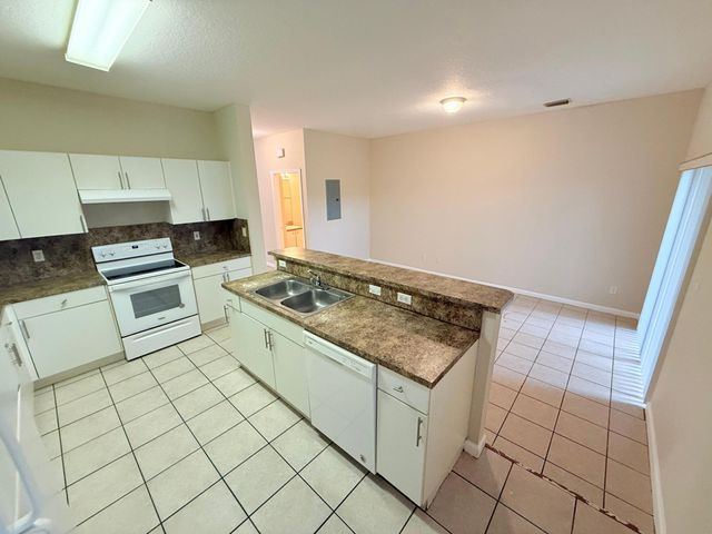 905 N SANTA CATALINA Circle 905, North Lauderdale, FL 33068