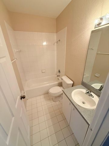 905 N SANTA CATALINA Circle 905, North Lauderdale, FL 33068