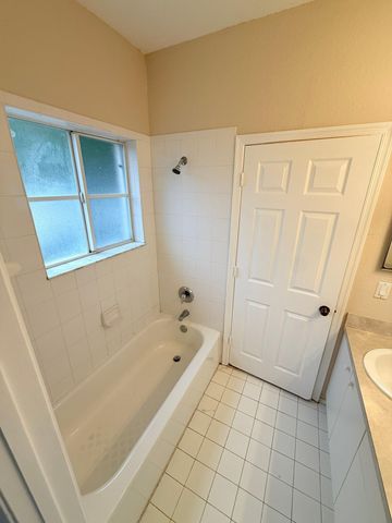 905 N SANTA CATALINA Circle 905, North Lauderdale, FL 33068
